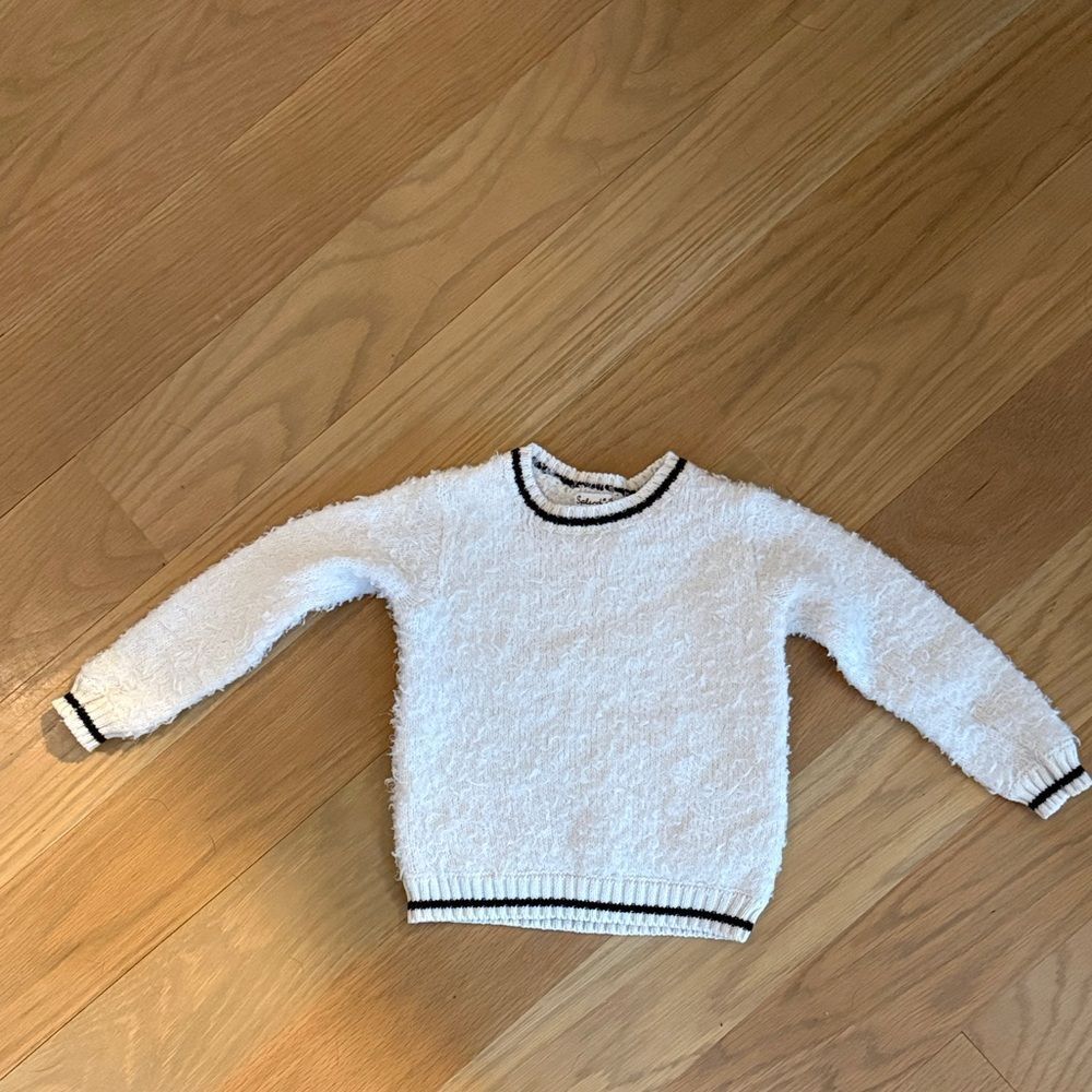 Splendid White Sweater with Black Accents